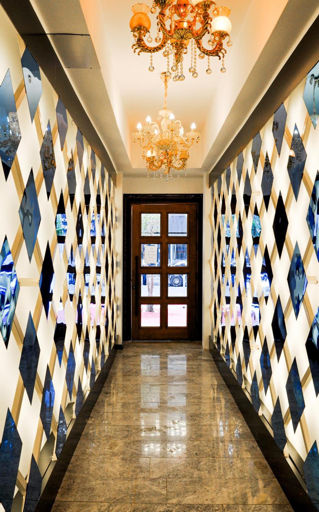 The Royals Hotel Izmir Exterior photo